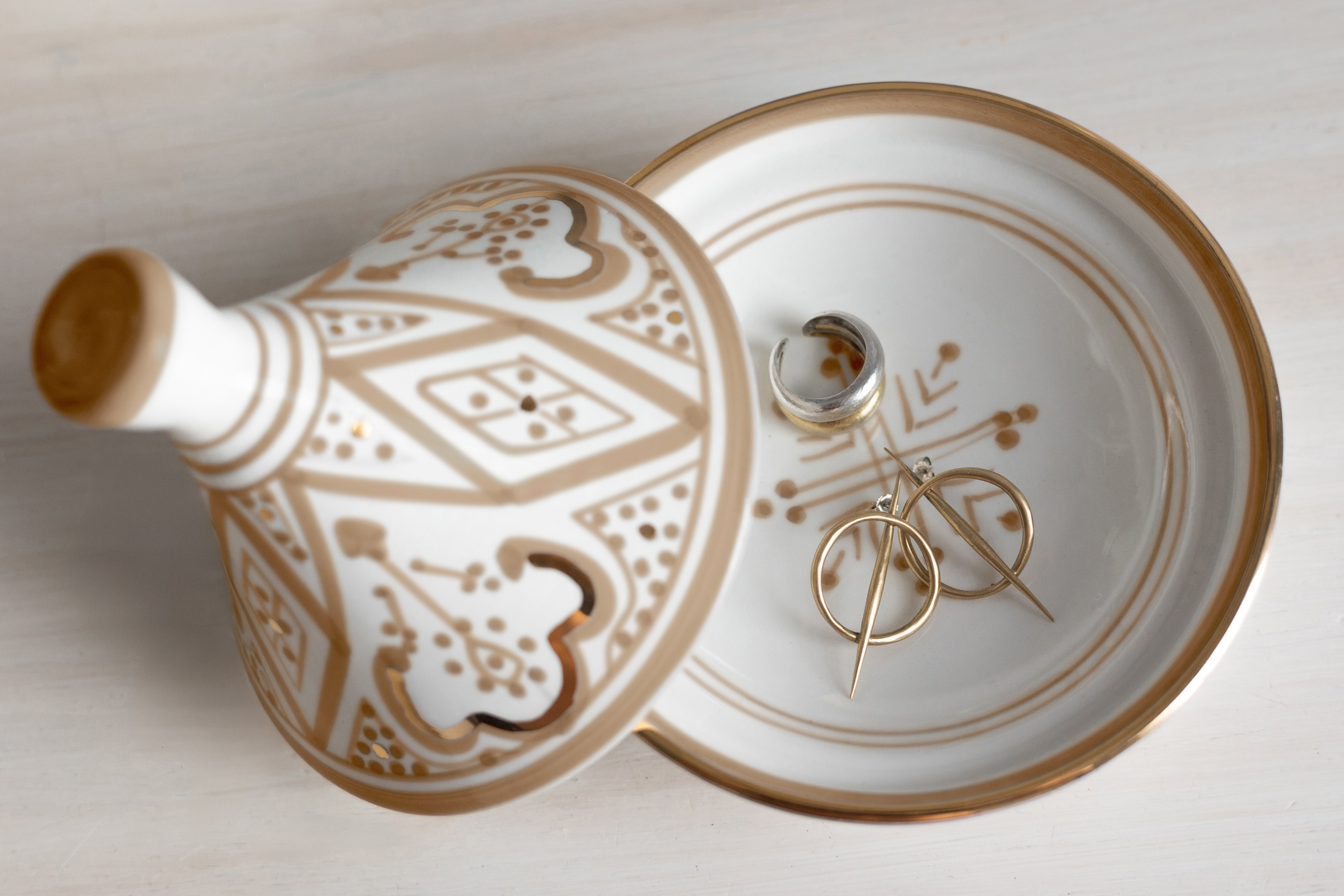Sahara Zwak Tagine with 12k gold leaf detail