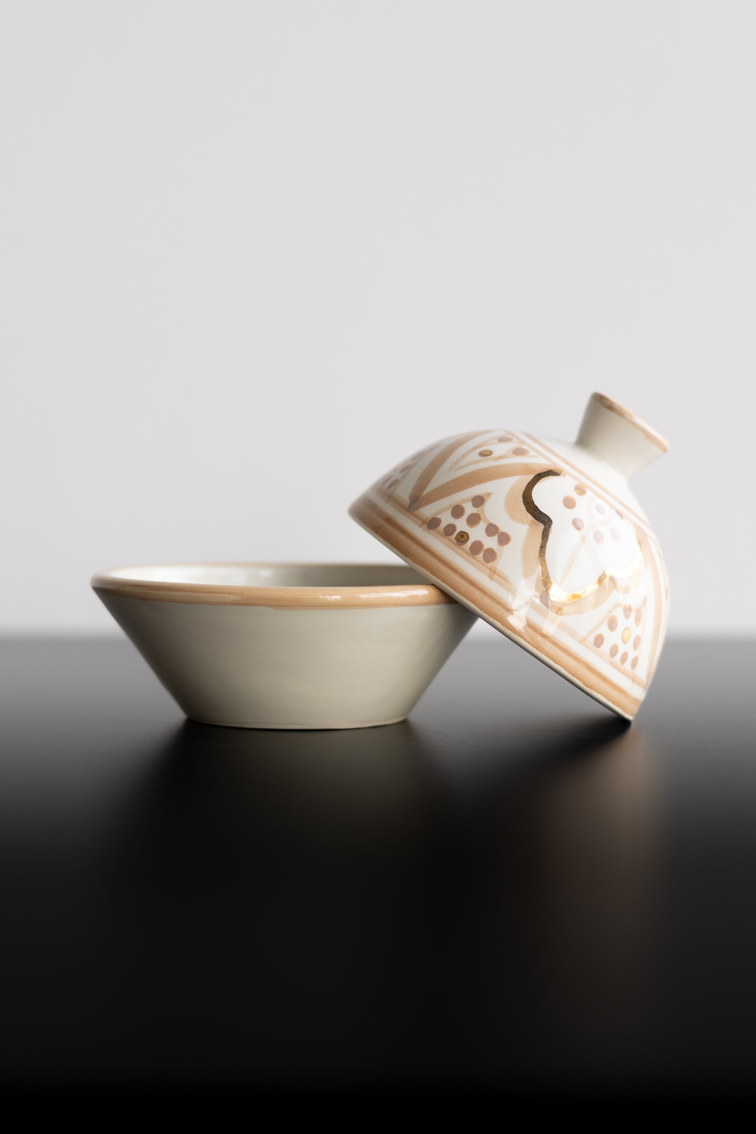 Hand-painted Zwak Ceramic Sugar Bowl with Lid - Chabi Chic - Sahara