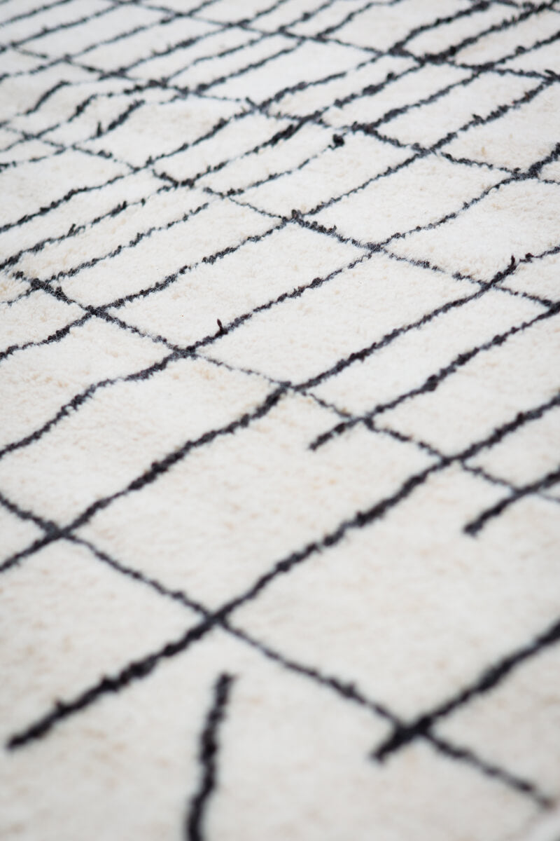 ABSTRACT GRAPH Natural White and Black Moroccan Wool Rug - 8'8" x 5'1"