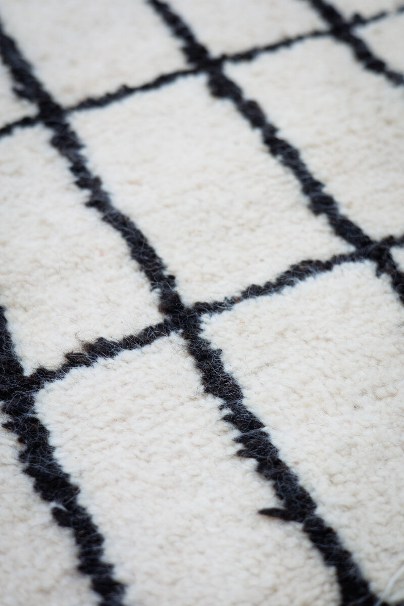 ABSTRACT GRAPH Natural White and Black Moroccan Wool Rug - 8'8" x 5'1"