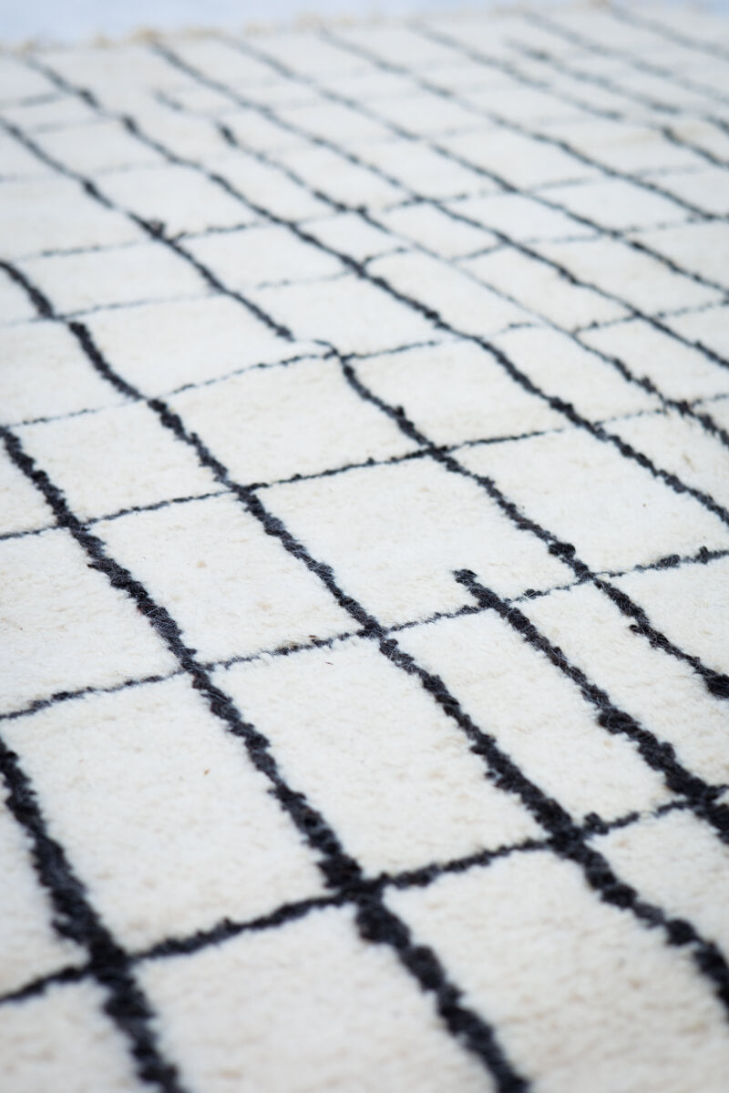 ABSTRACT GRAPH Natural White and Black Moroccan Wool Rug - 8'8" x 5'1"
