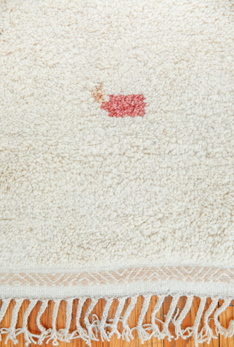 PEBBLE Natural White Moroccan Wool Rug - Rose + Champagne Blush - 4'9" x 7'4"