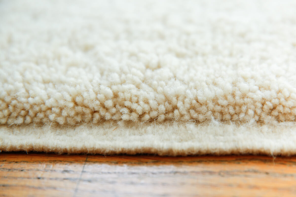 PEBBLE Natural White Moroccan Wool Rug - Rose + Champagne Blush - 4'9" x 7'4"
