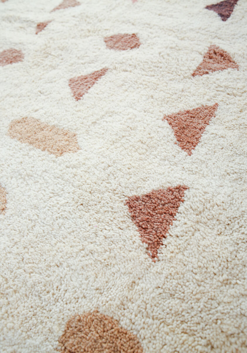 "SOLSTICE" White Moroccan Wool Rug With Beige, Dusty Rose, Red & Eggplant - 5'6" x 7'7"