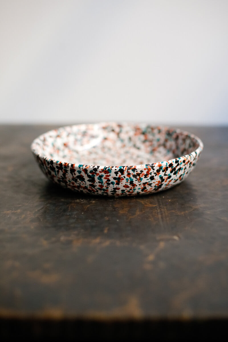 http://ouive.com/cdn/shop/products/CC006-Ouive-Chabi-Chic-ceramic-Large-Deep-Dish-curved-Plate-Granito-vert-black-green-terra-cotta-splatter-01_tny.jpg?v=1612623514