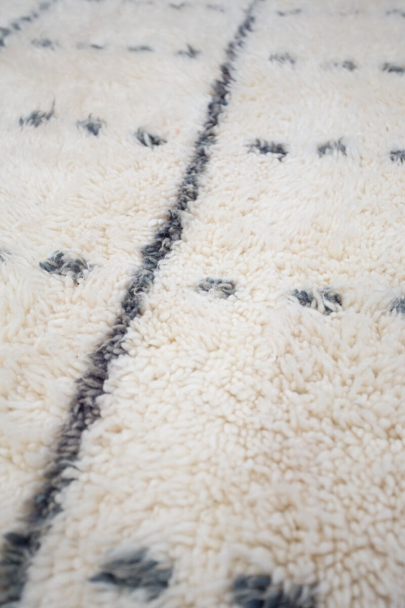 GRAPH RULED White Contemporary Moroccan Wool Rug with Slate Blue/Grey Lines - 8'10" x 5'9" ft