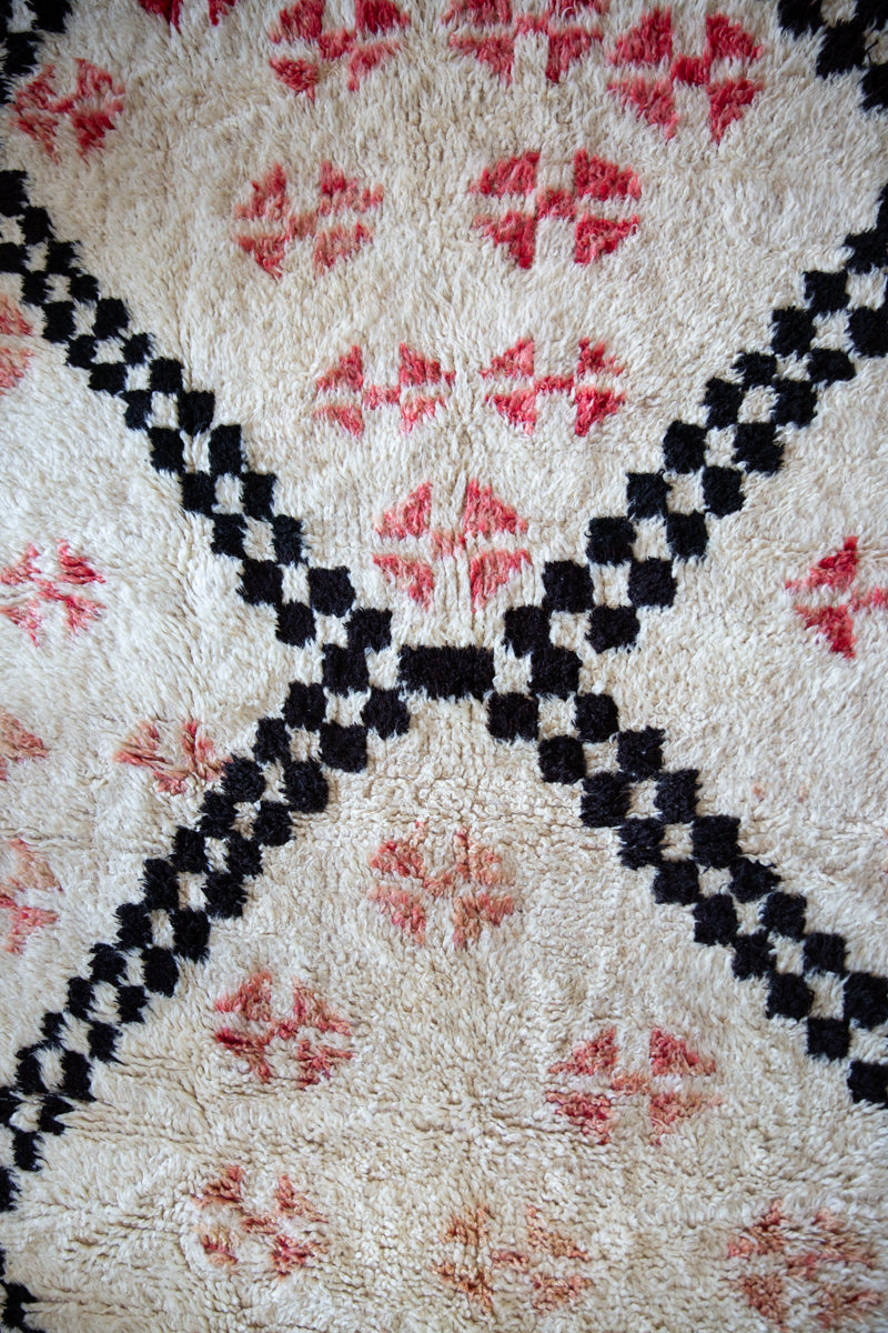 White with Black and Salmon Vintage Marmoucha Moroccan Rug - 8&#39;11&quot; x 4&#39;11&quot;