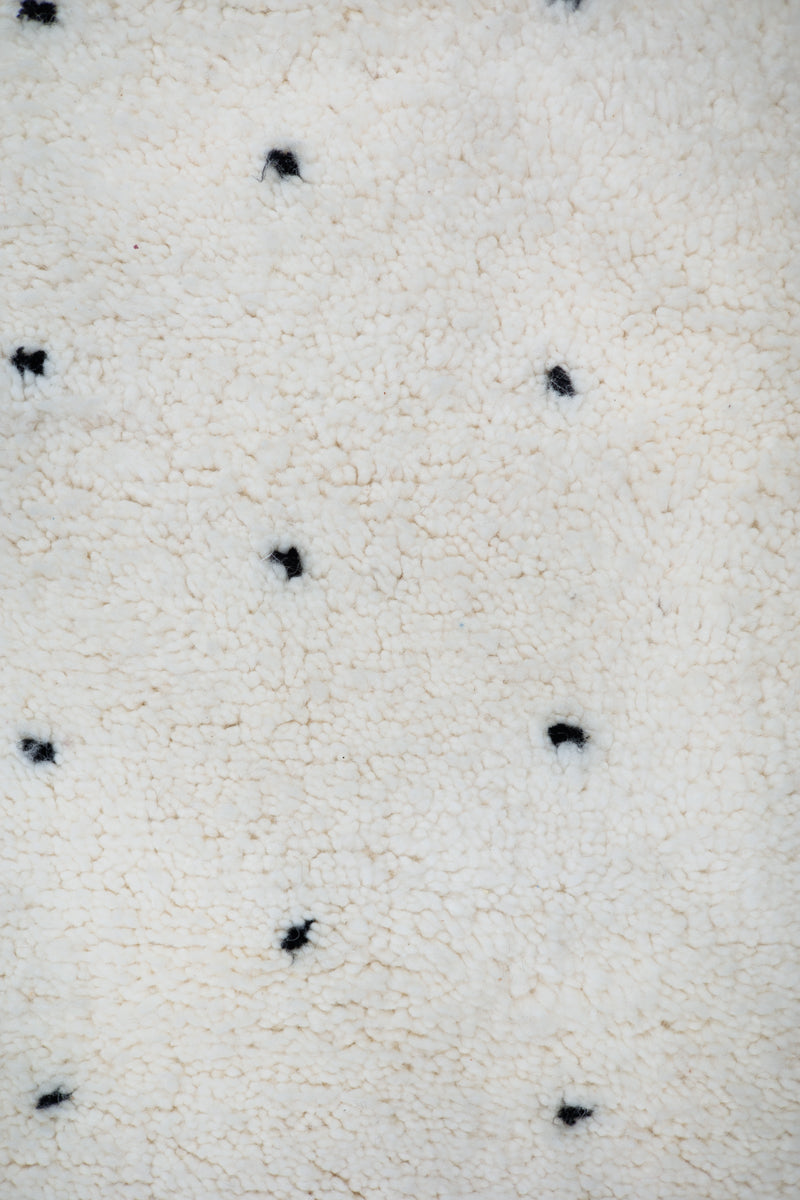 POLKA DOT - Natural White and Black Moroccan Wool Rug - 8&#39; x 5&#39;1&quot;