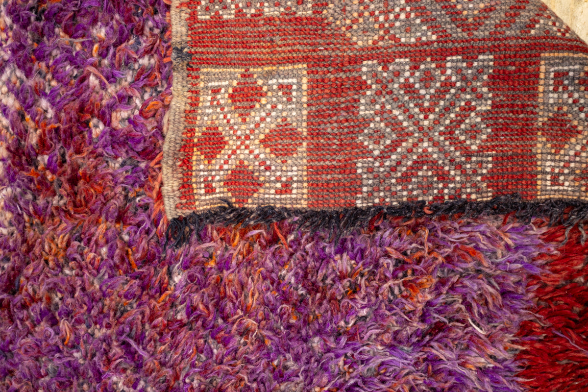 VIBRANCE - Reversible Shag Vintage Beni Mguild Moroccan Rug - 8&#39;6&quot; x 6&#39;4&quot;