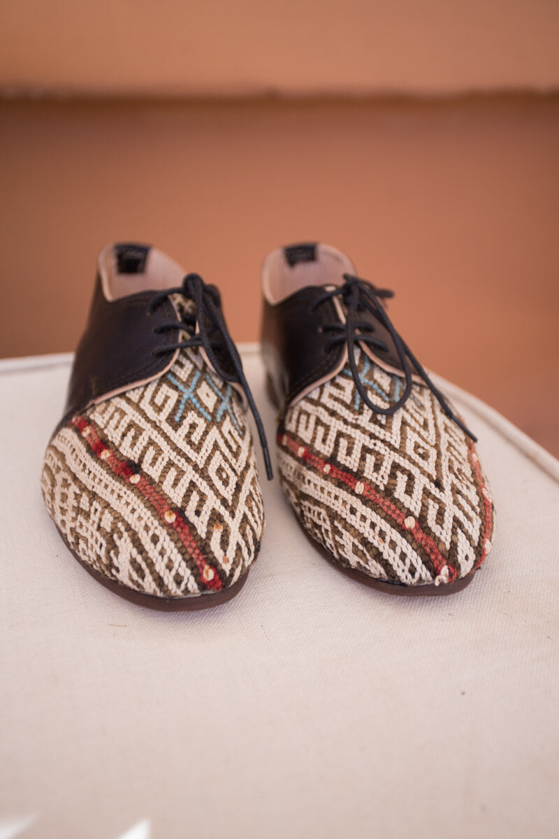 Women&#39;s Rug Oxfords 02 - One-of-a-kind Vintage Moroccan Rug Shoes - Size 8.5