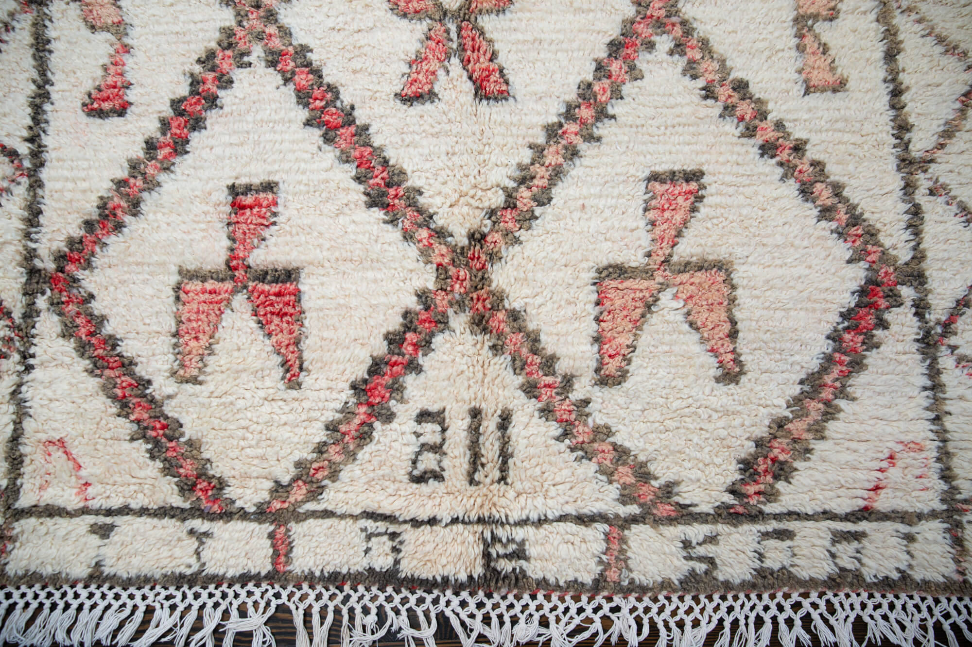 AUGUST 11 - Natural White, Brown &amp; Rose Marmoucha Moroccan Rug - 9&#39;2 x 4&#39;9&quot;