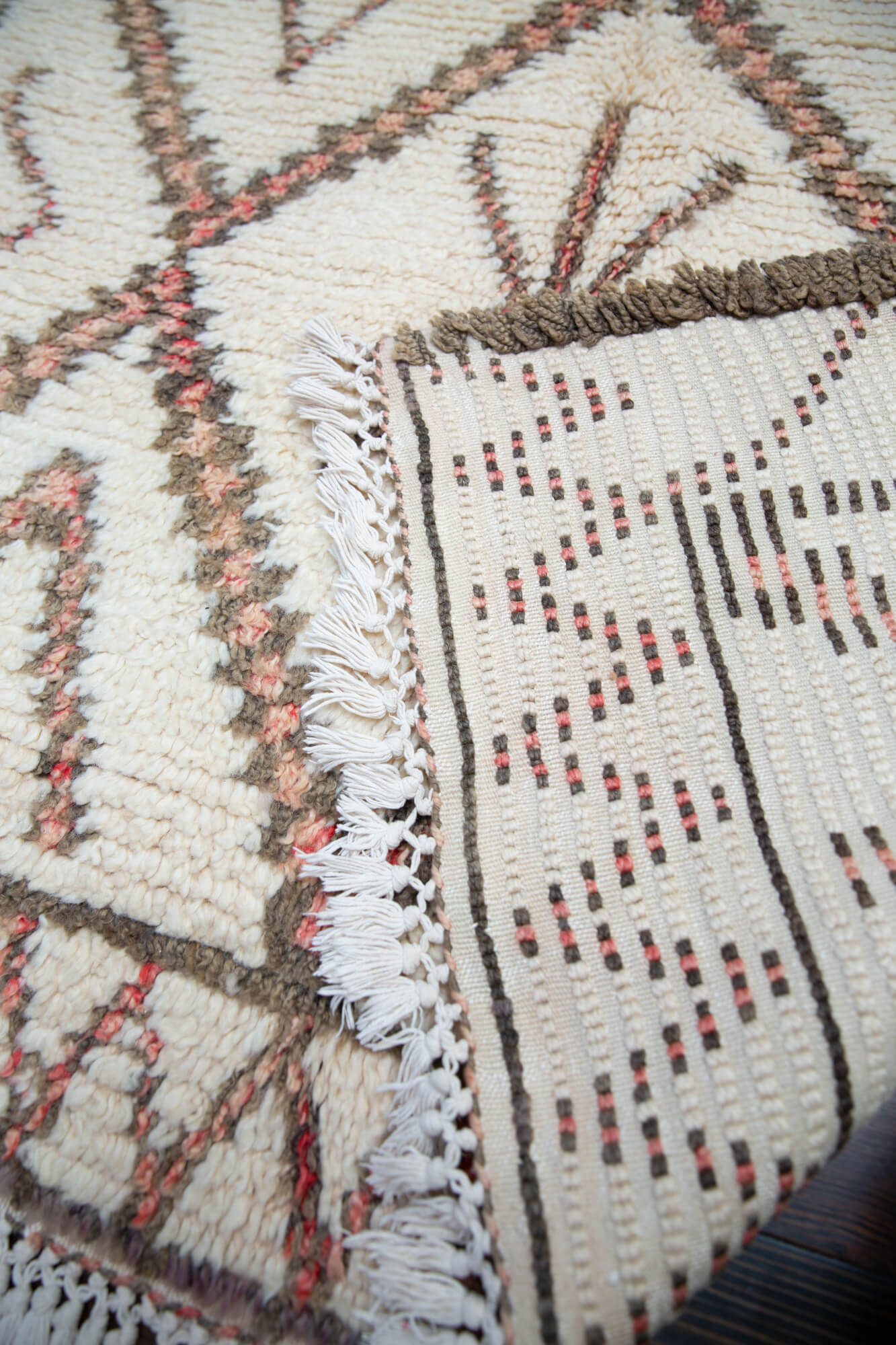 AUGUST 11 - Natural White, Brown &amp; Rose Marmoucha Moroccan Rug - 9&#39;2 x 4&#39;9&quot;