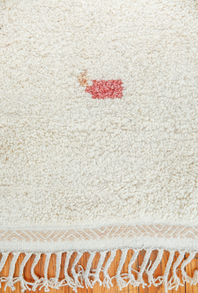 PEBBLE Natural White Moroccan Wool Rug - Rose + Champagne Blush - 4&#39;9&quot; x 7&#39;4&quot;