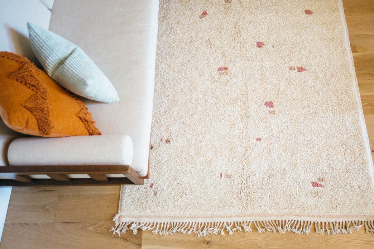 White Moroccan Wool Rug With Beige and Rose Pebble dots in Midcentury Modern Living room