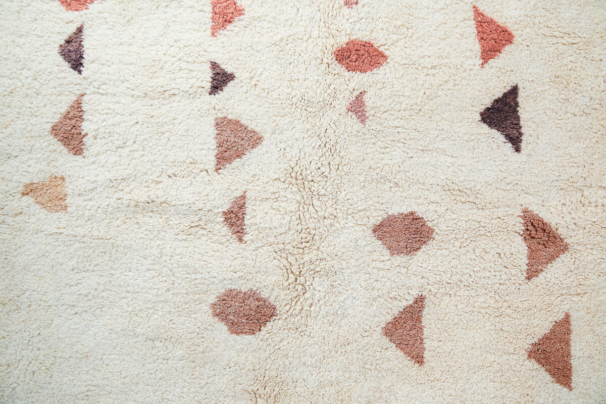 &quot;SOLSTICE&quot; White Moroccan Wool Rug With Beige, Dusty Rose, Red &amp; Eggplant - 5&#39;6&quot; x 7&#39;7&quot;