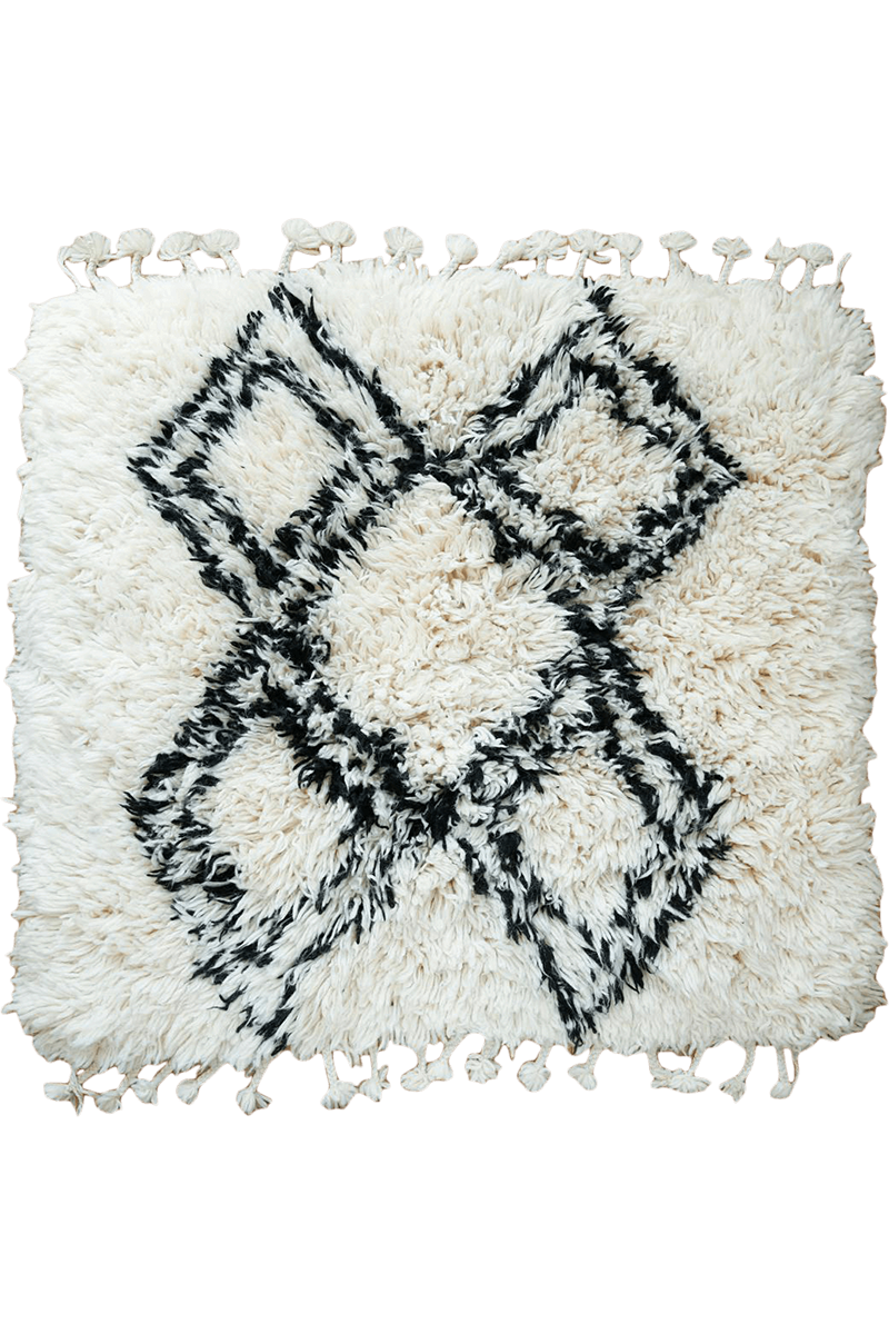 Beni Mini White Shag Rug with Black Diamond Pattern - 3&#39;2 x 3&#39;4