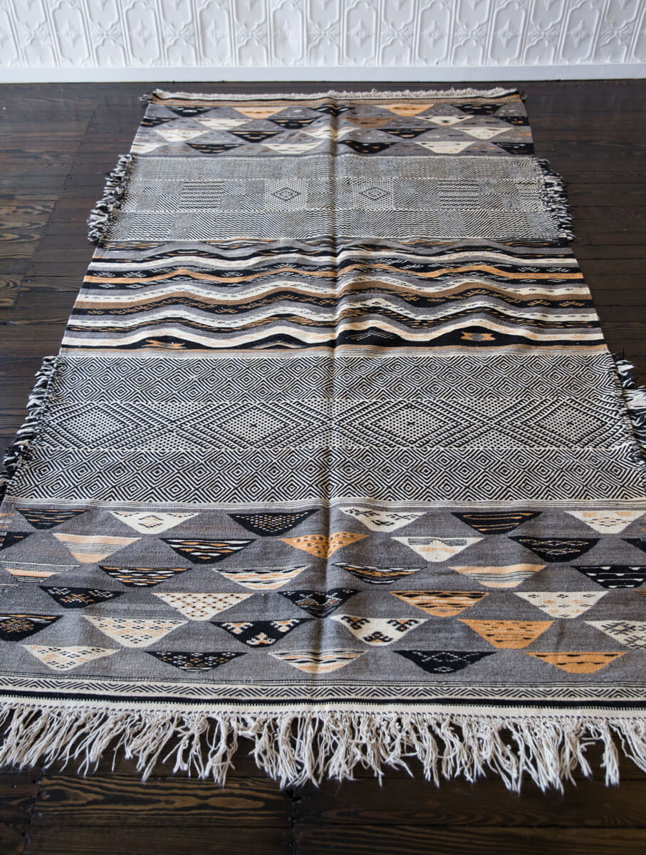 wool kilim moroccan rug handmade with natural vegetable dyes