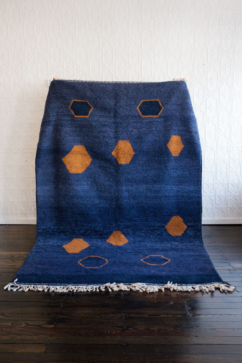 &quot;Souk Night&quot; Indigo Blue, Turmeric Orange Contemporary Moroccan Wool Rug - 8&#39;9&quot; x 6&#39; ft (267x178 cm)