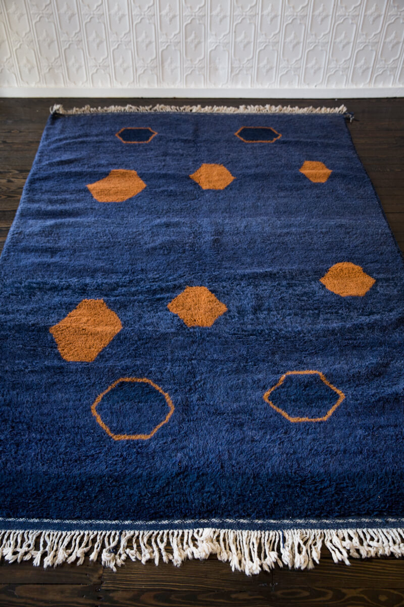 &quot;Souk Night&quot; Indigo Blue, Turmeric Orange Contemporary Moroccan Wool Rug - 8&#39;9&quot; x 6&#39; ft (267x178 cm)