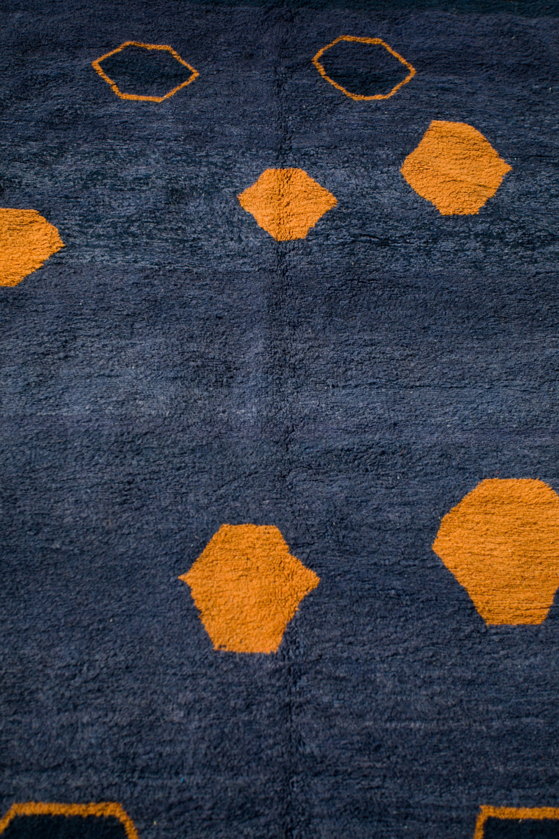 &quot;Souk Night&quot; Indigo Blue, Turmeric Orange Contemporary Moroccan Wool Rug - 8&#39;9&quot; x 6&#39; ft (267x178 cm)