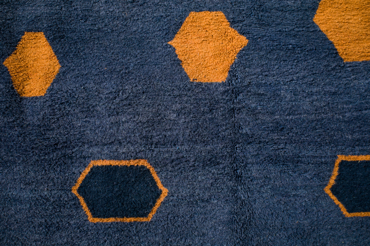 &quot;Souk Night&quot; Indigo Blue, Turmeric Orange Contemporary Moroccan Wool Rug - 8&#39;9&quot; x 6&#39; ft (267x178 cm)