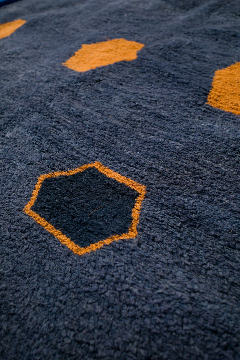 &quot;Souk Night&quot; Indigo Blue, Turmeric Orange Contemporary Moroccan Wool Rug - 8&#39;9&quot; x 6&#39; ft (267x178 cm)