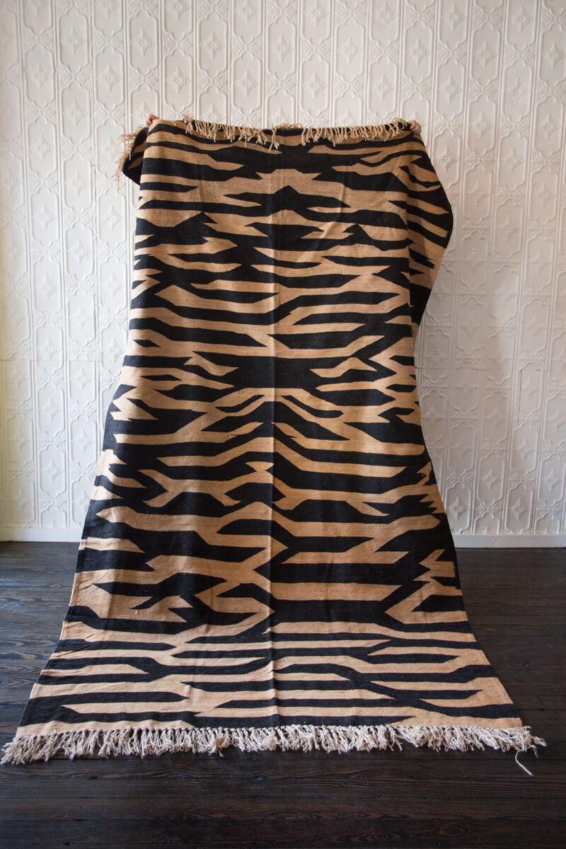 "Tiger" Peach and Black Contemporary Moroccan Kilim Rug -Handspun wool - 8'5" x 5'2" ft