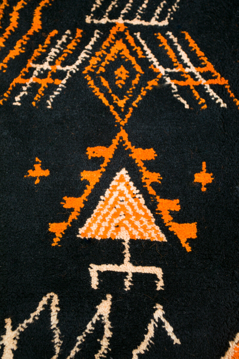 MODERN LOVE Black Lightning Bolt Contemporary Moroccan Wool Rug - 5&#39;8&quot; x 4&#39;8&quot; ft (180x145 cm)