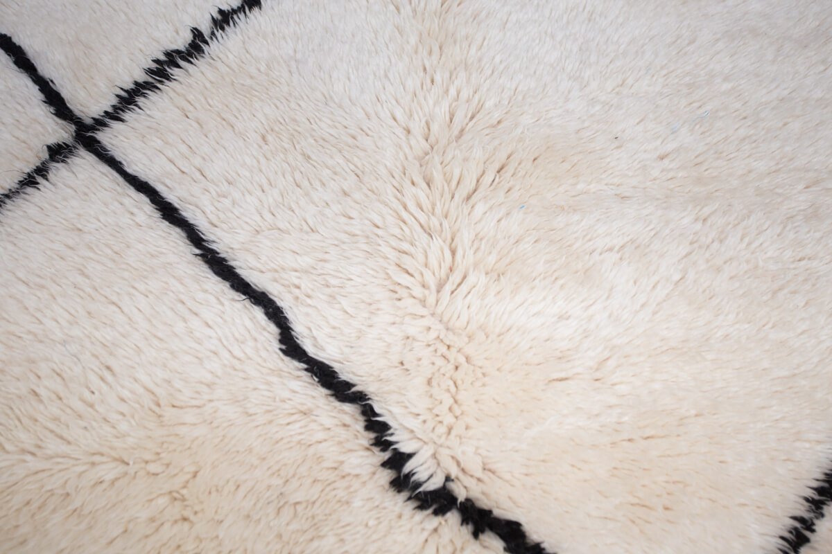 White wool moroccan rug with black lines