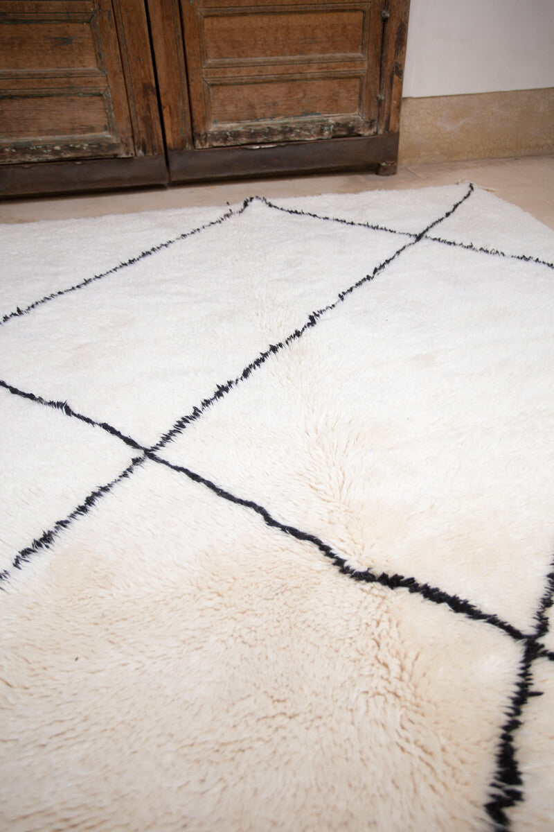 &quot;Classic Beni&quot; Beni Ourain Moroccan Wool Rug White with Black lines - 8&#39;6&quot; x 5&#39;8” ft